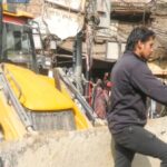 वाराणसी की दालमंडी में बुलडोजर एक्शन
