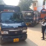 आगरा जेल से डिपोर्ट किए जा रहे 38 बांग्लादेशी नागरिकों की पुलिस सुरक्षा में रवानगी।