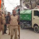 गाजीपुर शहर के बाजारों और सड़कों पर अतिक्रमण हटाने के अभियान की तैयारी, पुलिस और नगर पालिका की संयुक्त टीम।