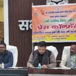 बेसिक शिक्षा मंत्री संदीप सिंह एटा में प्रेस वार्ता के दौरान मनरेगा और बीवी ग्रामजी योजना पर जानकारी देते हुए।