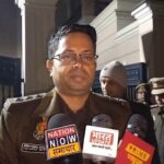 वाराणसी कफ सिरप मामले में आरोपी प्रशांत उपाध्याय के घर छापेमारी करती पुलिस और जब्त किए गए कागजात।