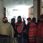 वृंदावन के गेस्ट हाउस में दबंगों द्वारा लाठी-डंडों से पीटे जा रहे युवकों की घटना का दृश्य।