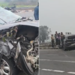 एटा में ट्रक और कार की टक्कर के बाद क्षतिग्रस्त कार का दृश्य और घटनास्थल।